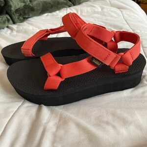 Teva Flatform Universal size 9 Brand New